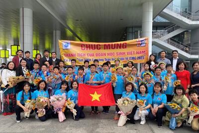 <a href="/tin-tuc-su-kien/hoat-dong-ngoai-gio-len-lop" title="Hoạt động ngoài giờ lên lớp" rel="dofollow">Hoạt động ngoài giờ lên lớp</a>